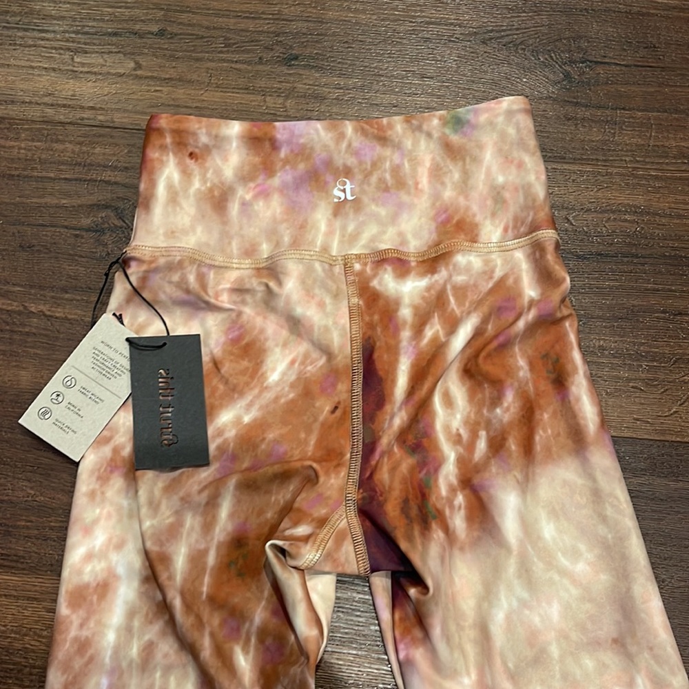 Strut This NWT Ankle Leggings in a Caramel Tie Dye color. - Picture 6 of 7